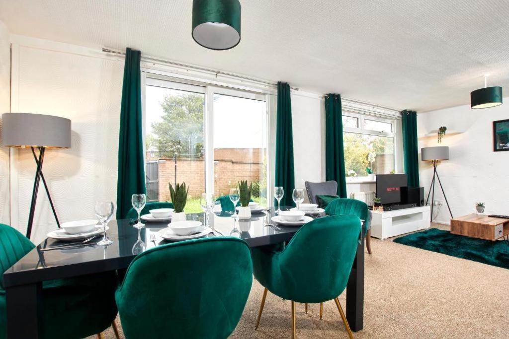 The Emerald House Of Manchester - Garden - Parking Dış mekan fotoğraf